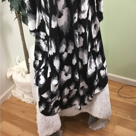 Iman 2X black gray and white kimono style dress with belt - Picture 9 of 16